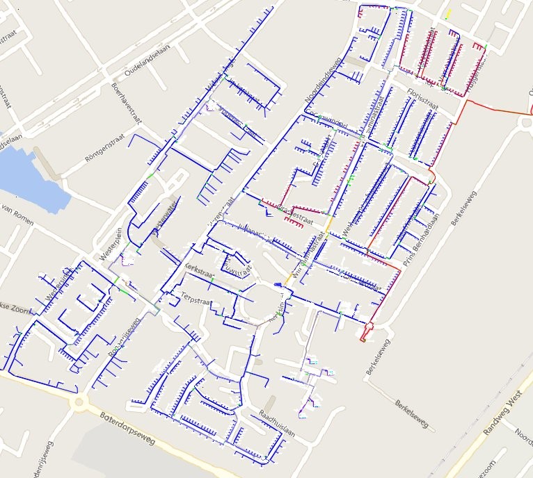 FTTH design software showing a zoomed-in AutoCAD Map 3D network design with a street map background, labels and symbols.
